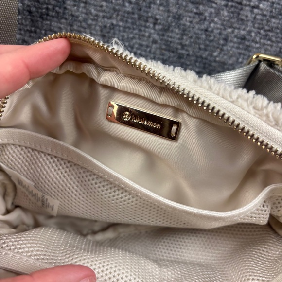 LULULEMON Light Ivory Fleece Sherpa Everywhere Belt Bag One Size - Picture 9 of 12